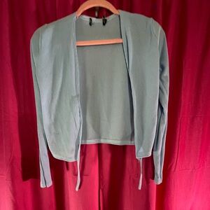 Cute teal top sweater perfect for the chili winterdays.